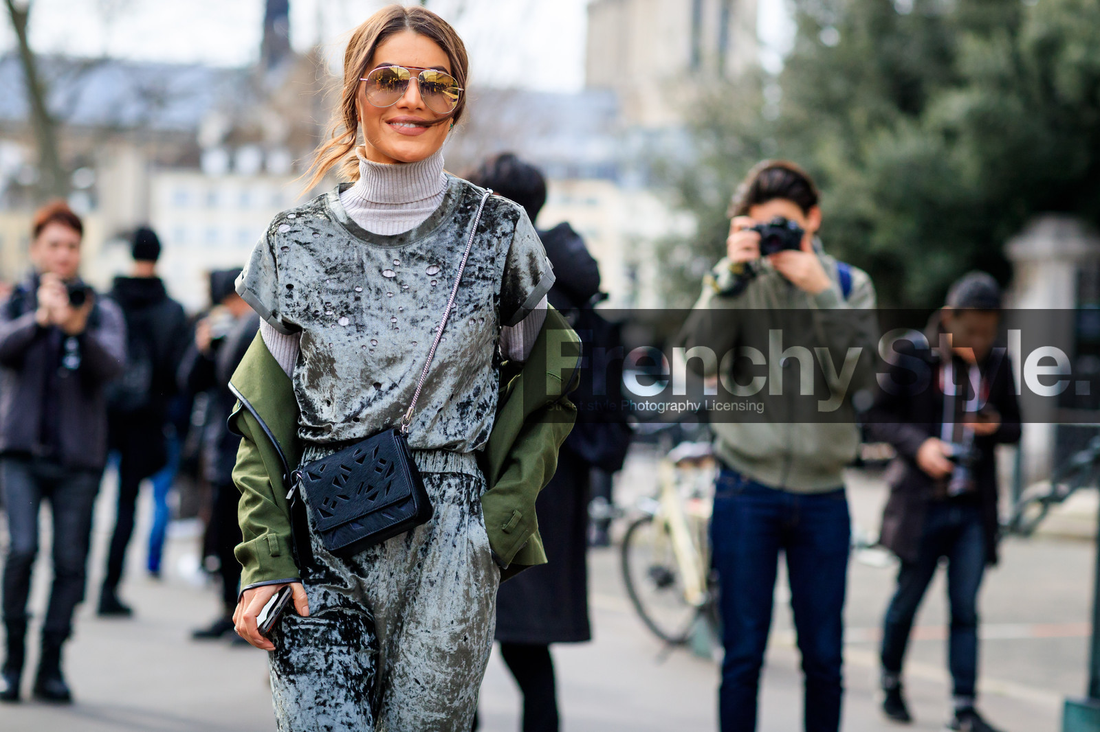 atmosphere details, AUTUMN WINTER 2017-2018, AW 17-18, beige sweater, black bag, camila coelho, detail, FALL WINTER 2017-2018, fashion week, frenchystyle, FW, FW 17-18, green jacket, grey pants, grey top, horizontal, jonathan paciullo, leather bag, PARIS, PFW, street style, sunglasses, velvet