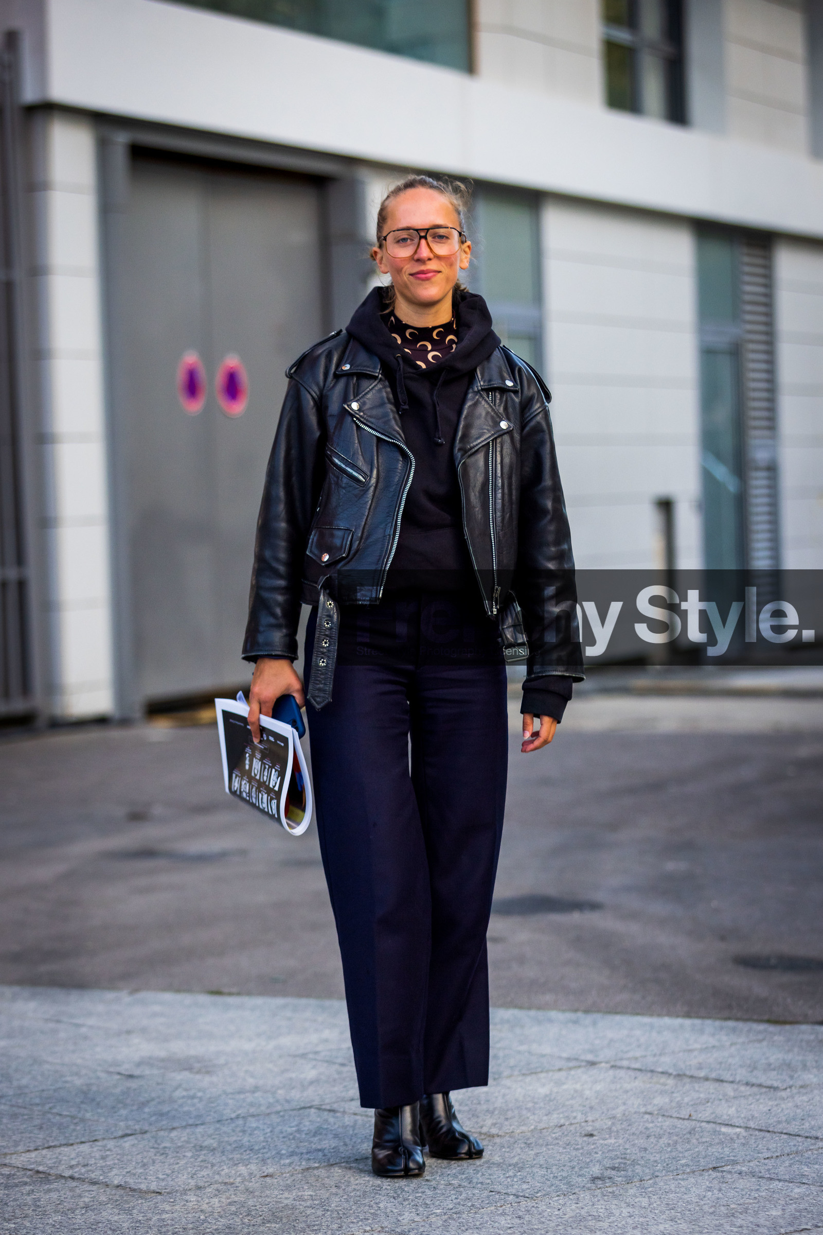 black boots, black hoddie, black monochrome, black pants, black perfecto, boots, flare pants, glasses, hoddie, leather boots, leather jacket, margiela boots, pants, perfecto, street style, jonathan paciullo, FW, frenchystyle, fashion week, PFW, PARIS, SPRING SUMMER 2022, SS 22, vertical, full length