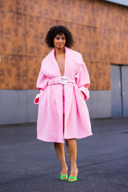 belted coat, coat, fluo green sandals, Lena Mahfouf, oversize coat, pink coat, sandals, street style, jonathan paciullo, FW, frenchystyle, fashion week, PFW, PARIS, SPRING SUMMER 2022, SS 22, vertical, full length