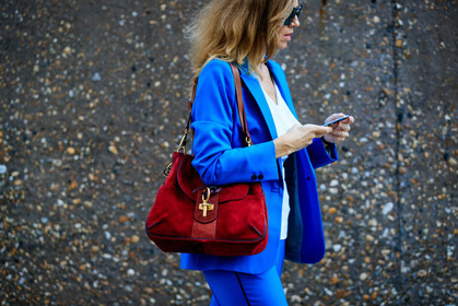 blue suits, red bag, suede bag, shoulder bag, fashion week, frenchystyle, FW, jonathan paciullo, street style, atmosphere details, horizontal, detail