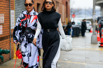 karina nigay, dark grey dress, knit dress, knitwear, turtleneck dress, long dress, sleeveless dress, white top, white leather clutch, margiela bag, belted dress, louis vuitton belt, aviator sunglasses, futurist shape sunglasses, fashion week, frenchystyle, FW, jonathan paciullo, street style, NYFW, NEW YORK, AUTUMN WINTER 2020-2021, FALL WINTER 2020-2021, FW 20-21, horizontal, atmosphere details, detail