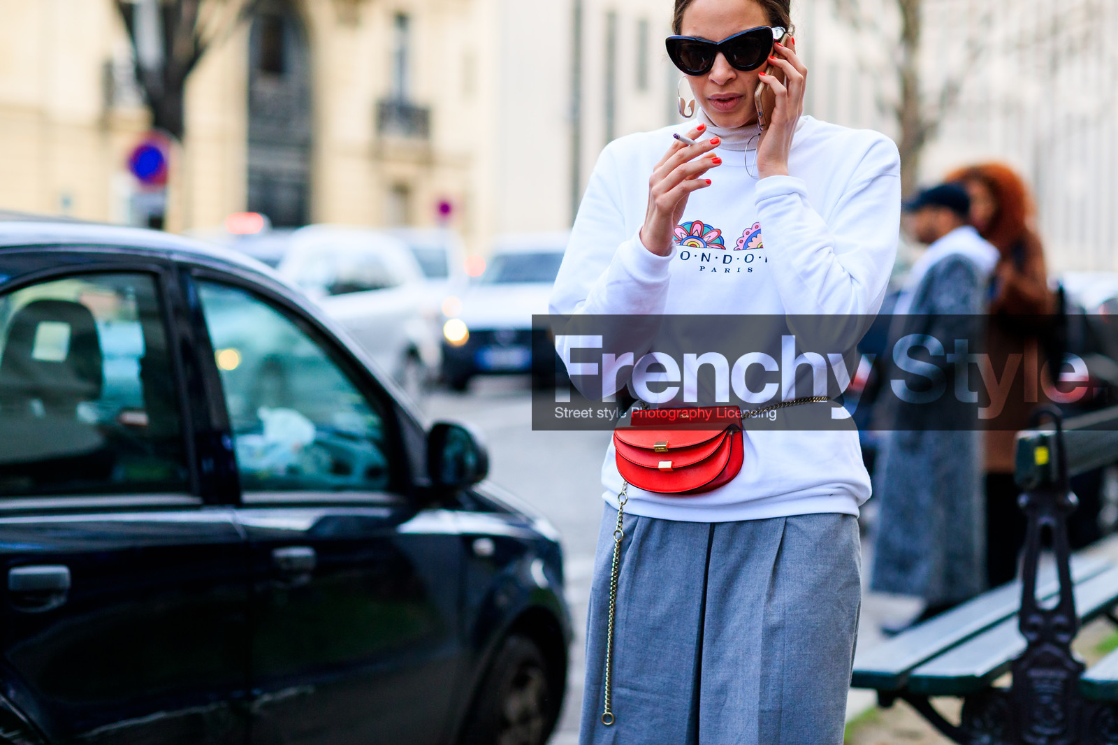 atmosphere details, AUTUMN WINTER 2017-2018, AW 17-18, chloé, detail, FALL WINTER 2017-2018, fashion week, frenchystyle, FW, FW 17-18, grey pants, horizontal, jonathan paciullo, leather bag, PARIS, PFW, red bag, street style, sunglasses, white sweater