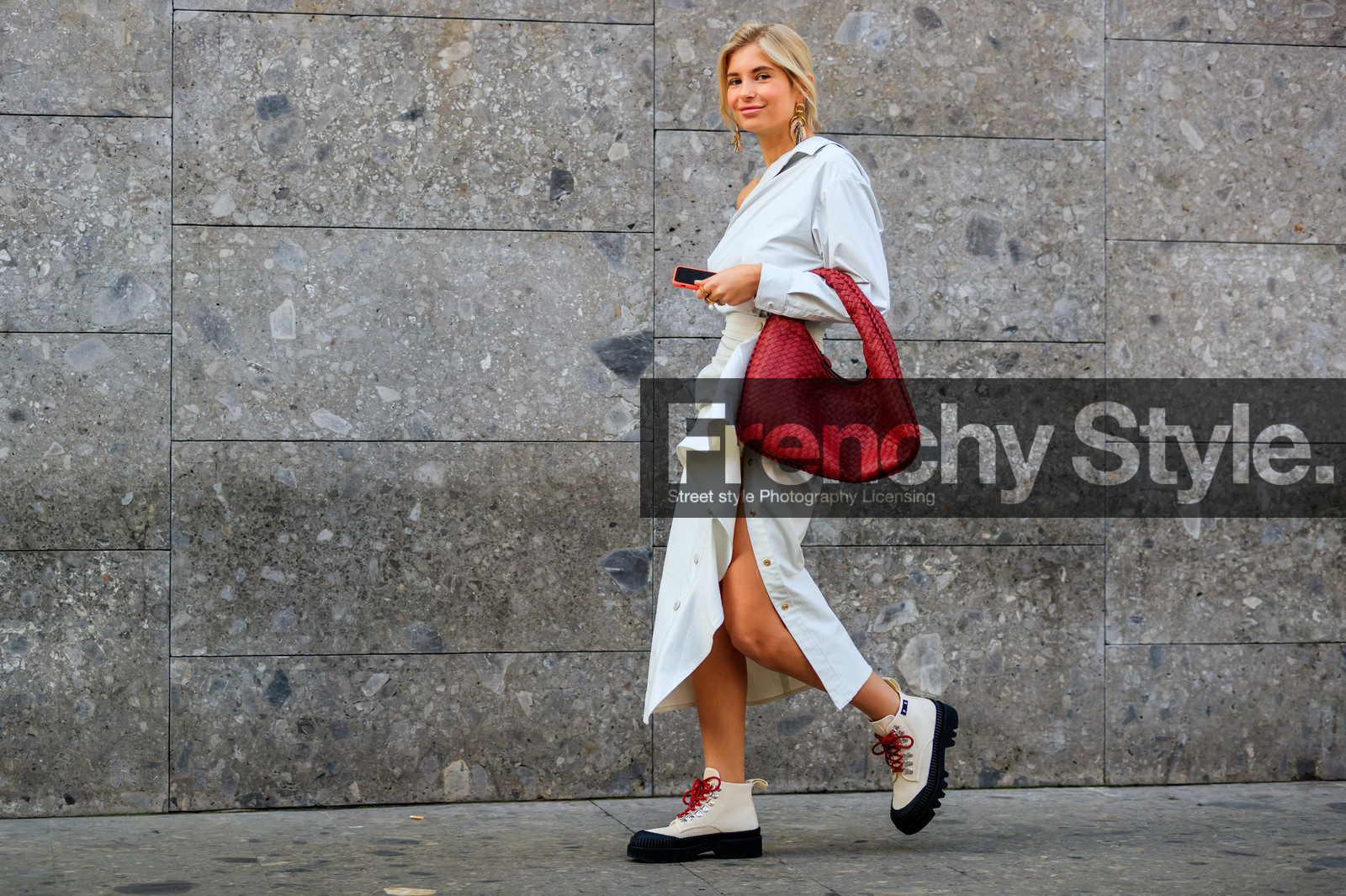 asymetric, earrings, leather bag, leather shoes, one shoulder, red bag, white shirt, white shoes, white skirt, xenia adonts, street style, jonathan paciullo, FW, frenchystyle, fashion week, MFW, MILAN, AUTUMN WINTER 2019-2020, AW 19-20, FALL WINTER 2019-2020, FW 19-20, atmosphere details, full length, horizontal