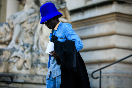 blue hat, black sunglasses, tweed jacket, blue jacket, denim shirt, classic jeans, black coat, fashion week, frenchystyle, FW, jonathan paciullo, street style, PARIS, PFW, SPRING SUMMER 2022, SS 22, atmosphere details, detail, horizontal