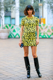animal print, black shoes, graphic skirt, high boots, high heels, leather shoes, leopard, printed skirt, yellow skirt, yellow sweater, MILAN, MFW, fashion week, frenchystyle, FW, jonathan paciullo, street style, AUTUMN WINTER 2019-2020, AW 19-20, FALL WINTER 2019-2020, FW 19-20, vertical, full length