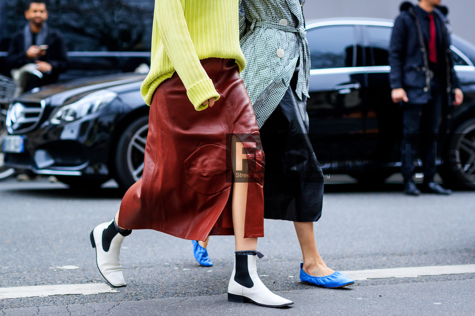 atmosphere details, AUTUMN WINTER 2017-2018, AW 17-18, black skirt, blue ballerinas, brie welch, brown skirt, checked coat, céline, detail, FALL WINTER 2017-2018, fashion week, fluo, frenchystyle, FW, FW 17-18, gingham, horizontal, jonathan paciullo, leather shoes, leather skirt, megan bowman grey, PARIS, PFW, plaid, printed coat, street style, white boots, yellow sweater