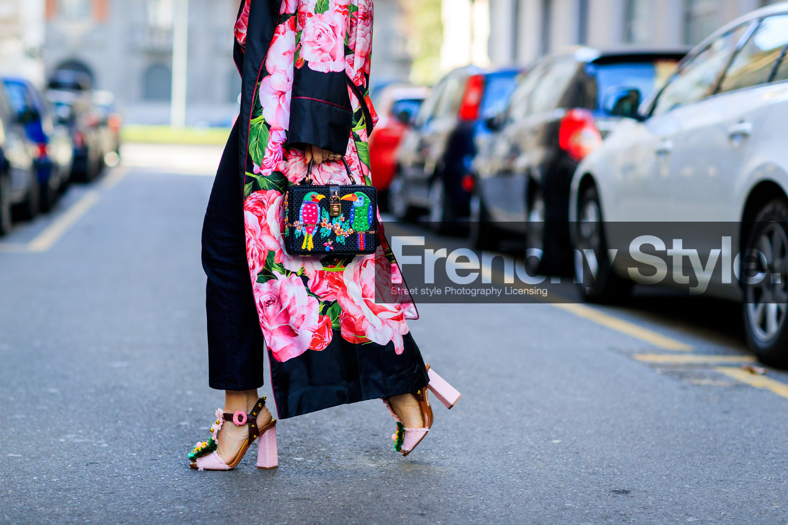 atmosphere details, AUTUMN WINTER 2017-2018, AW 17-18, black bag, black denim, black jacket, denim pants, detail, drawings, embroidered bag, embroidered shoes, erika boldrin, FALL WINTER 2017-2018, fashion week, floral, flower, flowers, frenchystyle, FW, FW 17-18, graphic coat, graphic jacket, gucci, horizontal, jeans, jonathan paciullo, leather bag, leather shoes, MFW, MILAN, multicolor bag, multicolor shoes, pink jacket, pink shoes, printed bag, printed coat, printed jacket, robe, street style, trousers