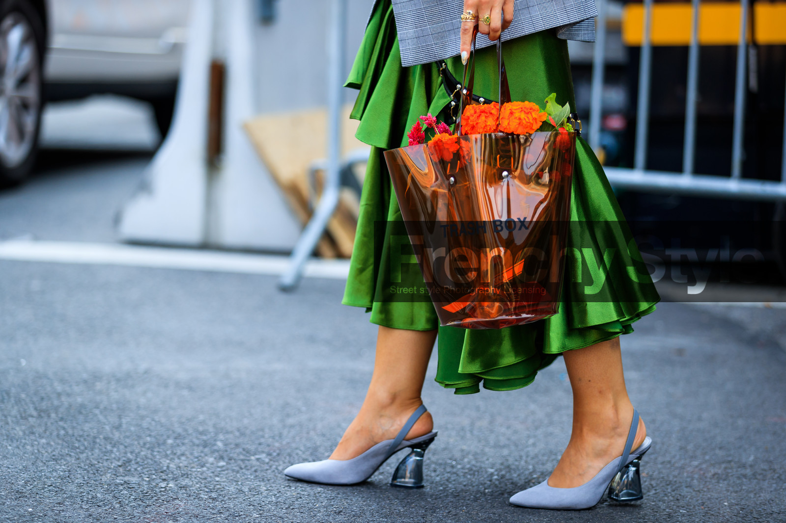floral, flowers, graphic bag, green skirt, grey shoes, high heels, leather bag, leather shoes, off white, orange bag, printed bag, rings, see through, transparent bag, fashion week, frenchystyle, FW, jonathan paciullo, street style, NYFW, NEW YORK, SPRING SUMMER 2019, SS 19, atmosphere details, horizontal, detail