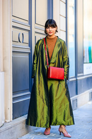 camel sweater, green coat, high heels, leather bag, leather shoes, maria bernad, pink shoes, red bag, PARIS, PFW, street style, jonathan paciullo, FW, frenchystyle, fashion week, AUTUMN WINTER 2019-2020, AW 19-20, FALL WINTER 2019-2020, FW 19-20, vertical, full length