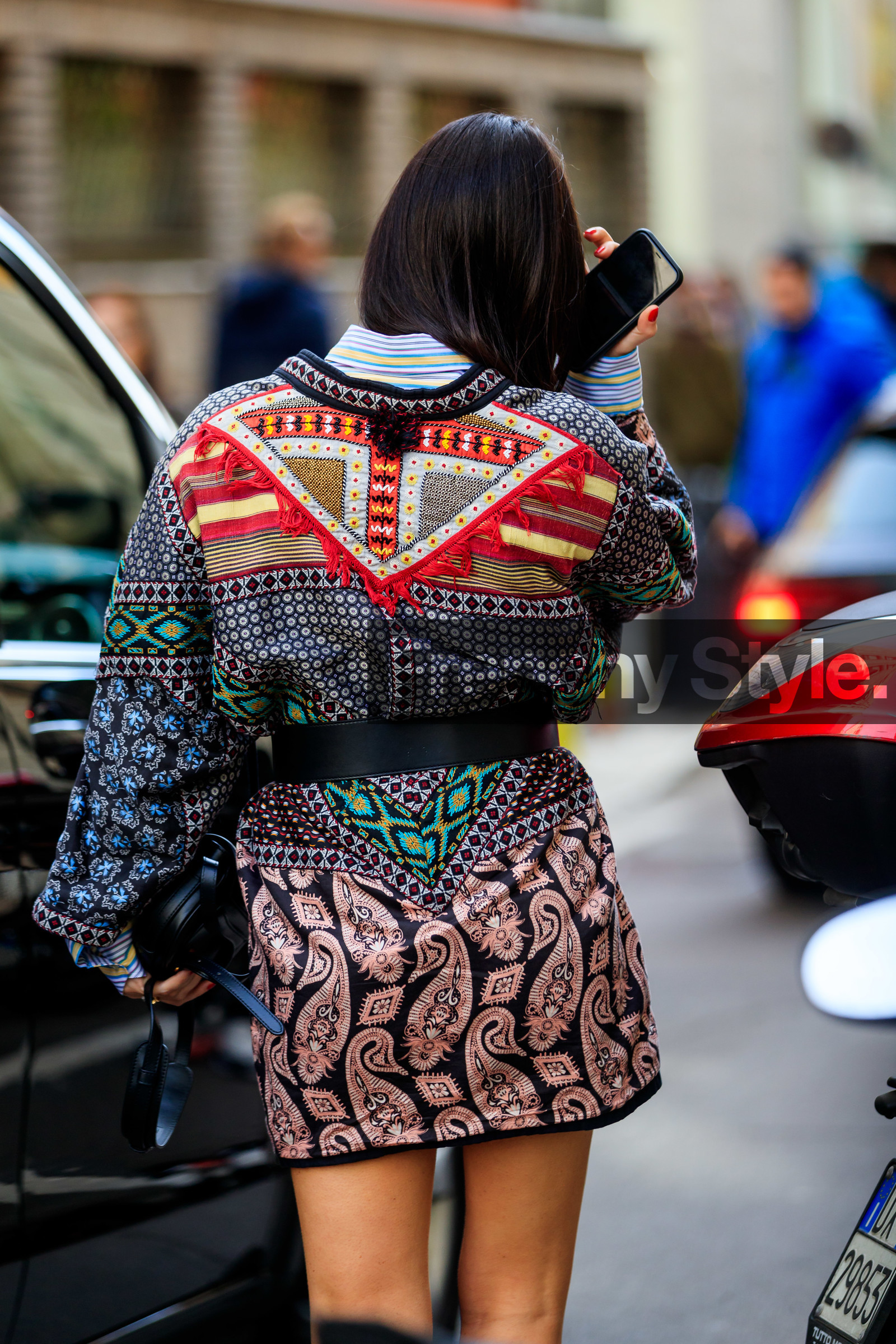 etro jacket, etro look, embroidered jacket, multicolor jacket, belted jacket, black leather belt, back details, fashion week, frenchystyle, FW, jonathan paciullo, street style, MFW, MILAN, AUTUMN WINTER 2020-2021, FALL WINTER 2020-2021, FW 20-21, vertical, atmosphere details, detail