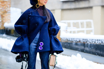 atmosphere details, AUTUMN WINTER 2017-2018, AW 17-18, beige bag, blue beanie, blue denim, blue jacket, camera, chanel handbag, denim pants, detail, earrings, FALL WINTER 2017-2018, fashion week, frenchystyle, FW, FW 17-18, horizontal, jeans, jonathan paciullo, leather bag, NEW YORK, NYFW, oversize, street style, sunglasses, trousers