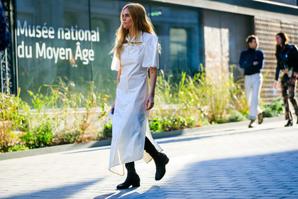 black shoes, blanca miro scrimieri, cut out, high boots, leather shoes, maison martin margiela, tabi shoes, white dress, PARIS, PFW, street style, jonathan paciullo, FW, frenchystyle, fashion week, AUTUMN WINTER 2019-2020, AW 19-20, FALL WINTER 2019-2020, FW 19-20, horizontal, atmosphere details, full length