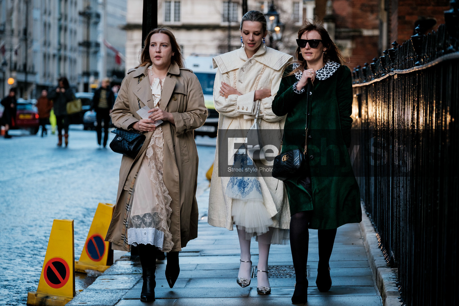 green coat, velvet coat, black leather bag, quilted bag, gucci bag, celine sunglasses, butterfly sunglasses, black sunglasses, chanel bag, white coat, brocart coat, stone earrings, pearl earrings, dangling earrings, blue earrings, strassed earrings, tulle dress, white dress, white tights, silvered shoes, strassed shoes, manolo blahnik shoes, nude dress, lace dress, long dress, fashion week, frenchystyle, FW, jonathan paciullo, street style, LFW, LONDON, AUTUMN WINTER 2020-2021, FALL WINTER 2020-2021, FW 20-21, horizontal, atmosphere details, full length