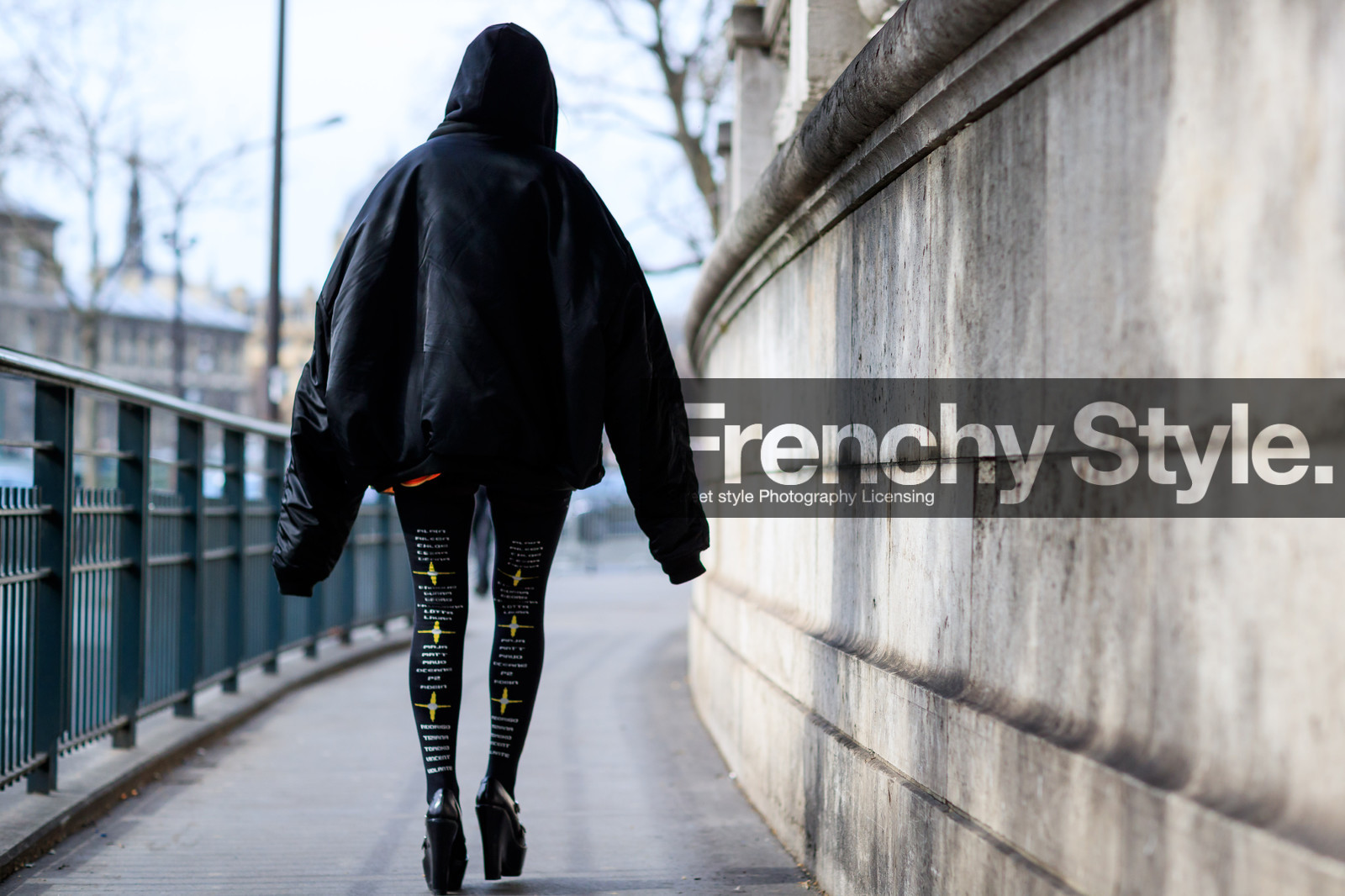 atmosphere details, AUTUMN WINTER 2017-2018, AW 17-18, back detail, black jacket, black leggings, black shoes, black sweater, black wedges, bomber jacket, FALL WINTER 2017-2018, fashion week, frenchystyle, full length, FW, FW 17-18, hoodie, horizontal, jonathan paciullo, PARIS, PFW, printed pants, street style, trousers, vêtements