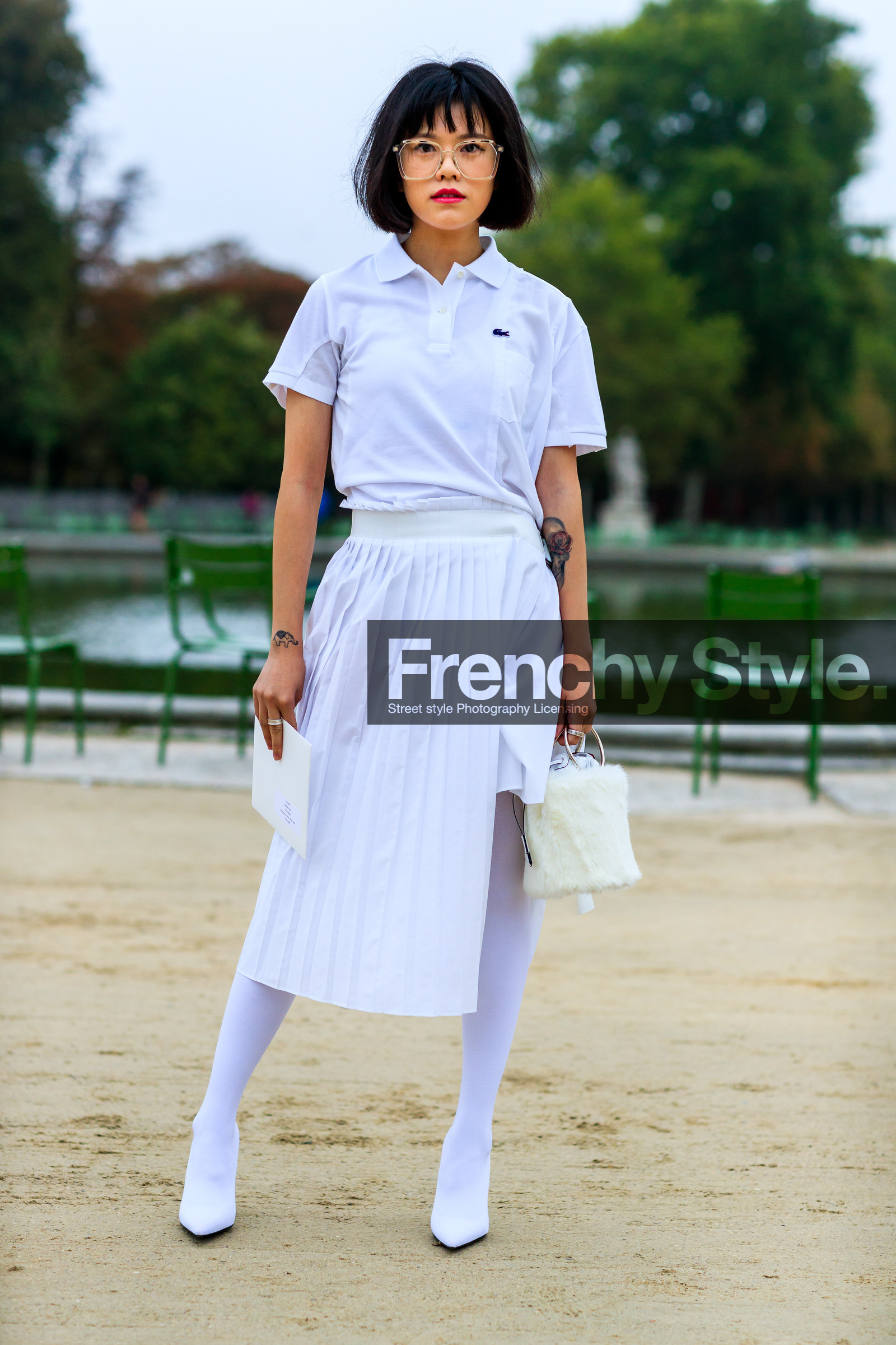 fashion week, frenchystyle, full length, FW, high heels, jonathan paciullo, lacoste, leather bag, leather shoes, PARIS, PFW, pleated skirt, SPRING SUMMER 2018, SS 18, street style, tights, tone on tone, total look white, vertical, white bag, white polo, white shoes, white skirt