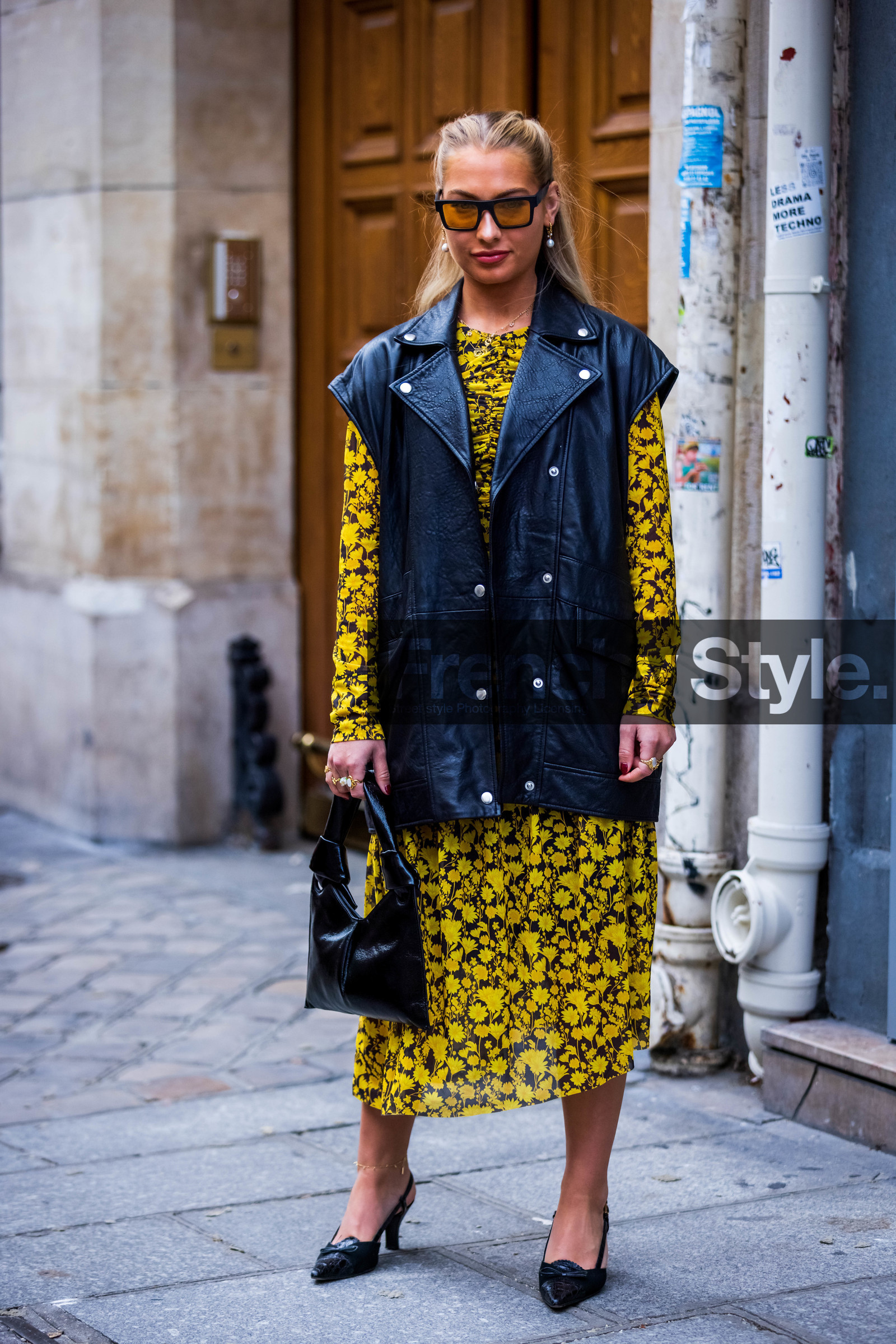 bag, black bag, black heels, dress, floral dress, floral print, flower print, heels, jacket, leather bag, leather jacket, long dress, Maria Wos, perfecto, print, printed dress, sleveless perfecto, sunglasses, yellow dress, street style, jonathan paciullo, FW, frenchystyle, fashion week, PFW, PARIS, SPRING SUMMER 2022, SS 22, vertical, full length