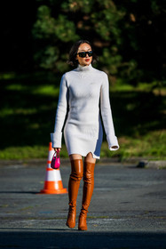 bag, black sunglasses, boots, camel boots, Chriselle Lim, dress, fluo pink bag, fuchsia bag, high boots, knitted dress, mini bag, sunglasses, turtleneck, white dress, street style, jonathan paciullo, FW, frenchystyle, fashion week, PFW, PARIS, SPRING SUMMER 2022, SS 22, vertical, full length