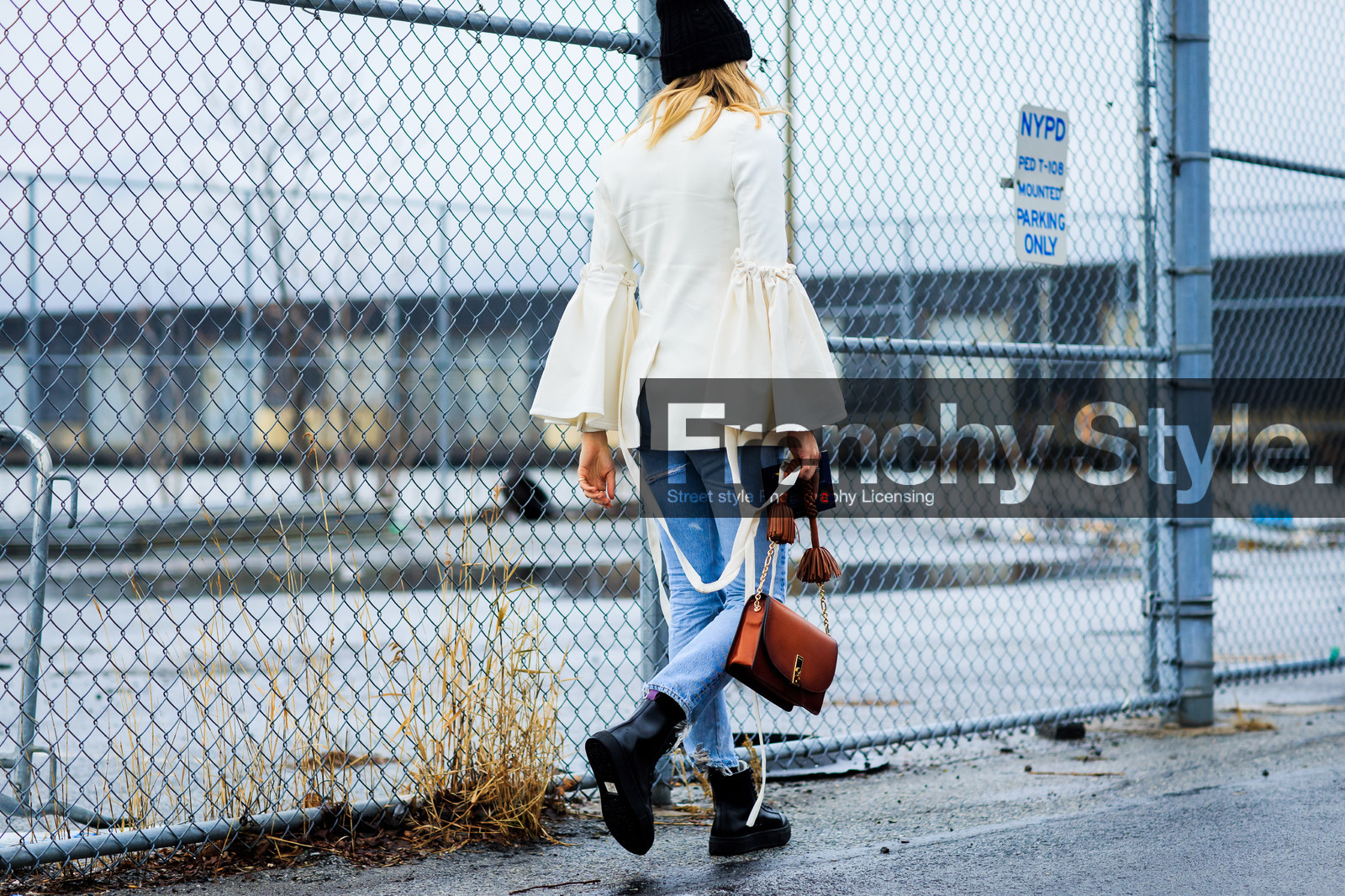 atmosphere details, AUTUMN WINTER 2016-2017, AW 16-17, black beanie, black sneakers, blue denim, brown bag, denim pants, detail, fashion week, frenchystyle, FW, FW 16-17, horizontal, jeans, jonathan paciullo, leather bag, leather sneakers, NEW YORK, NYFW, oversize, pompons, street style, trousers, veronika heilbrunner, white jacket, woman