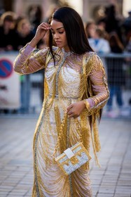 bag, dress, gold bag, gold dress, louis vuitton bag, pearl, silver bag, silver dress, statement bag, statement dress, strass, yellow dress, fashion week, frenchystyle, FW, jonathan paciullo, street style, PFW, PARIS, SPRING SUMMER 2022, SS 22, vertical, atmosphere details