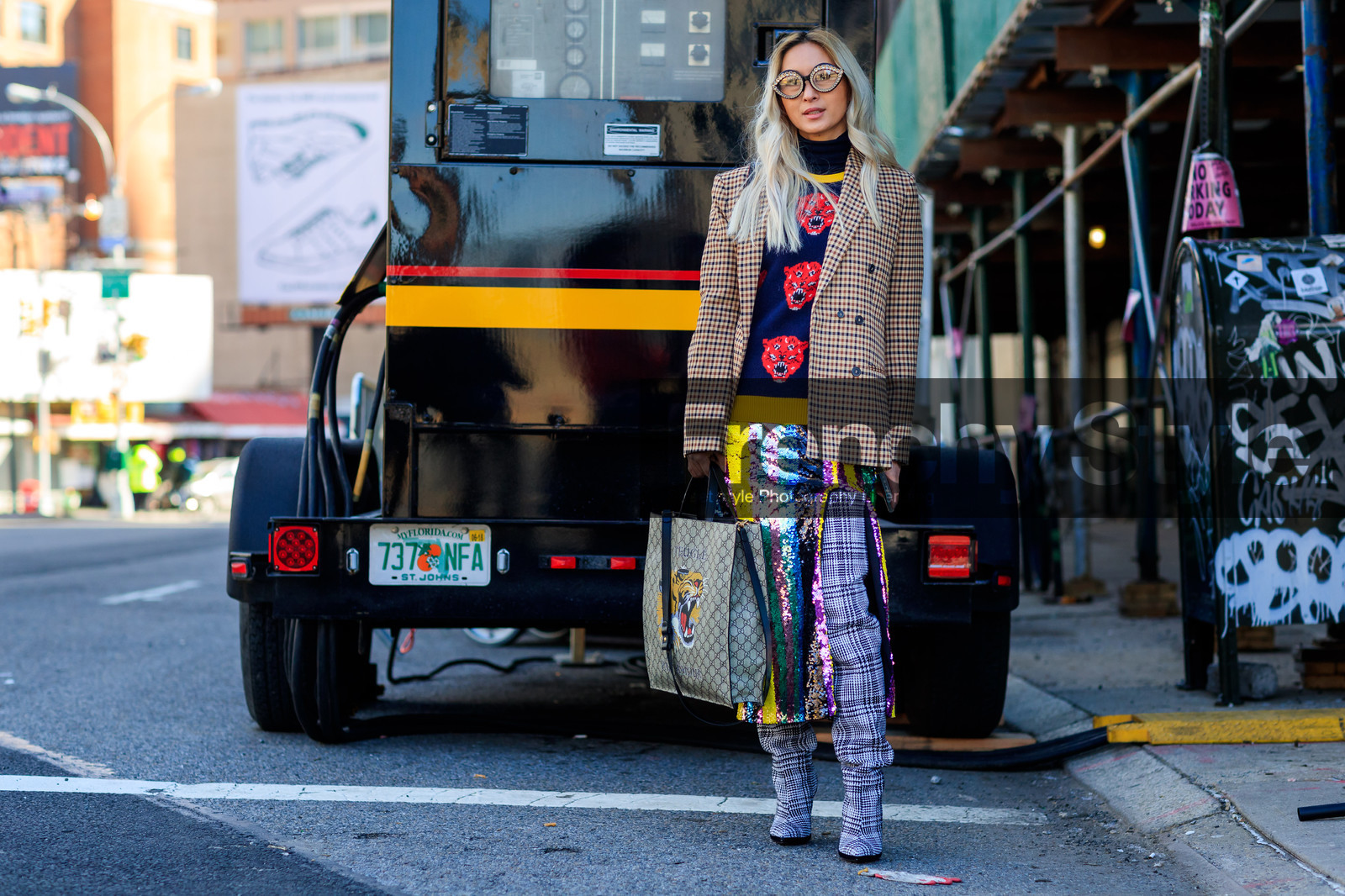 animal print, beige bag, black turtleneck, brown jacket, checked, fun sunglasses, gingham, glitter, graphic bag, graphic jacket, graphic shoes, graphic skirt, grey boots, gucci, high boots, high heels, leather bag, leather shoes, monogram, multicolor bag, multicolor skirt, plaid, printed bag, printed jacket, printed shoes, printed skirt, printed sweater, sequined skirt, striped skirt, sunglasses, tartan, street style, jonathan paciullo, FW, frenchystyle, fashion week, NYFW, NEW YORK, AUTUMN WINTER 2018-2019, AW 18-19, FALL WINTER 2018-2019, FW 18-19, atmosphere details, horizontal, full length