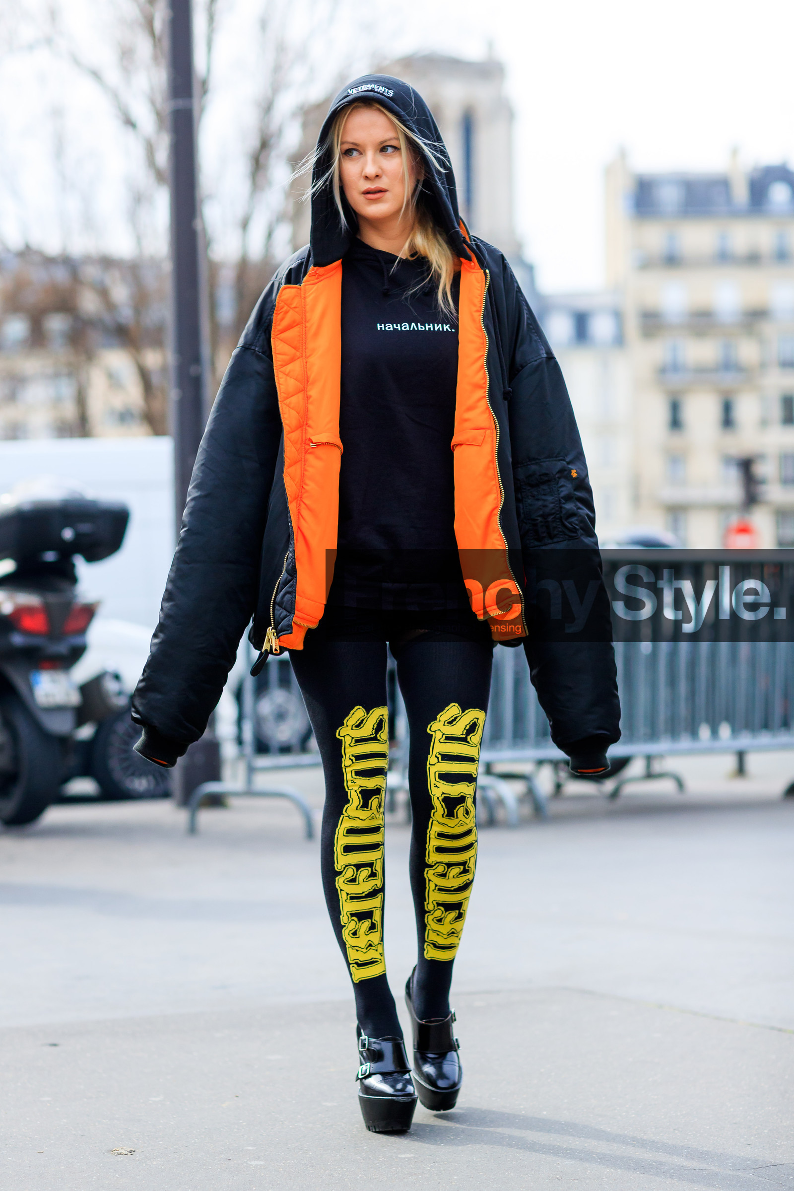AUTUMN WINTER 2017-2018, AW 17-18, black jacket, black leggings, black shoes, black sweater, black wedges, bomber jacket, FALL WINTER 2017-2018, fashion week, frenchystyle, full length, FW, FW 17-18, high heels, hoodie, jonathan paciullo, leather shoes, PARIS, PFW, printed pants, street style, trousers, vertical, vêtements