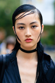 atmosphere details, black shirt, choker, detail, fashion week, frenchystyle, FW, jonathan paciullo, LFW, LONDON, model, necklace, portrait, SPRING SUMMER 2017, SS 17, street style, vertical, wet hair, woman