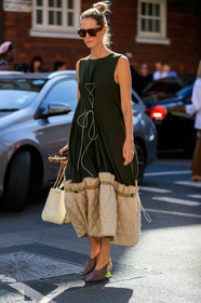 jacquemus shoes, brown leather shoes, green heel, geometrical heel, quilted dress, white leather bag, animal skin bag, chain strap bag, golden chain strap bag, bucket bag, kaki dress, laced dress, sleeveless dress, beige dress, bicolor dress, brown scale sunglasses, fashion week, frenchystyle, FW, jonathan paciullo, street style, vertical, full length
