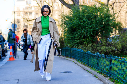 atmosphere details, AUTUMN WINTER 2017-2018, AW 17-18, beige coat, denim pants, FALL WINTER 2017-2018, fashion week, frenchystyle, full length, FW, FW 17-18, green top, high heels, horizontal, jeans, jonathan paciullo, leather shoes, PARIS, PFW, street style, sunglasses, trench coat, trousers, white denim, yoyo cao