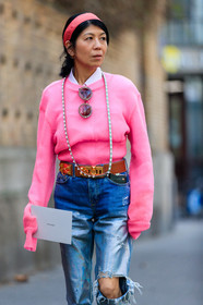 blue denim, brown belt, denim pants, headband, hermès, jeans, leather belt, pink sweater, ripped pants, sunglasses, trousers, PARIS, PFW, street style, jonathan paciullo, FW, frenchystyle, fashion week, AUTUMN WINTER 2019-2020, AW 19-20, FALL WINTER 2019-2020, FW 19-20, vertical, atmosphere details, detail