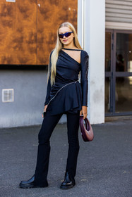 asymetrical top, bag, black boots, black pants, black top, boots, burgundy bag, coperni look, leather boots, pants, Regina Anikiy, split, sunglasses, top, zipped top, street style, jonathan paciullo, FW, frenchystyle, fashion week, PFW, PARIS, SPRING SUMMER 2022, SS 22, vertical, full length