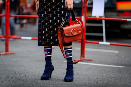 animal print, black shoes, black skirt, blue shoes, chloé, graphic skirt, high heels, leather bag, leather shoes, madelynn furlong, printed skirt, red bag, PARIS, PFW, street style, jonathan paciullo, FW, frenchystyle, fashion week, AUTUMN WINTER 2019-2020, AW 19-20, FALL WINTER 2019-2020, FW 19-20, horizontal, atmosphere details, detail