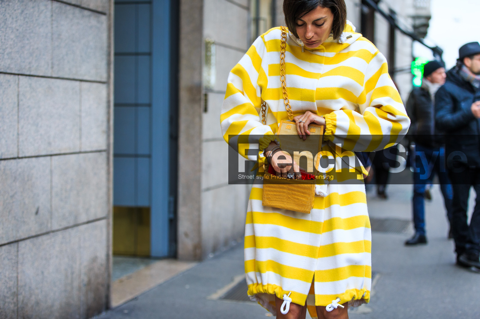 atmosphere details, AUTUMN WINTER 2016-2017, AW 16-17, belted coat, detail, FALL WINTER 2016-2017, fashion week, frenchystyle, FW, FW 16-17, geometric, giovanna battaglia, hood, horizontal, jonathan paciullo, LFW, LONDON, MENSWEAR, street style, stripes, white, yellow, yellow coat