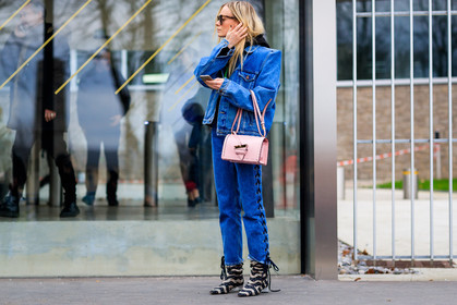 atmosphere details, AUTUMN WINTER 2017-2018, AW 17-18, black and white shoes, blue denim, denim jacket, denim pants, FALL WINTER 2017-2018, fashion week, frenchystyle, full length, FW, FW 17-18, graphic shoes, high heels, horizontal, jeans, jonathan paciullo, leather bag, leather shoes, loewe, PARIS, PFW, pink bag, printed boots, street style, sunglasses, trousers