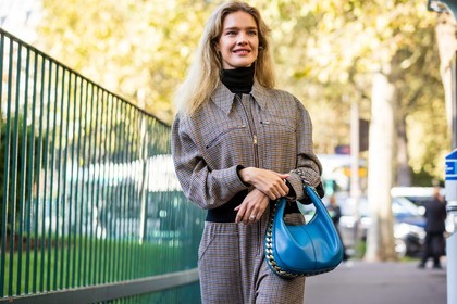 bag, beige jumpsuit, black boots, blue bag, check, checked jumpsuit, gold chain, jumpsuit, Natalia Vodianova, print, printed jumpsuit, stella mccartney bag, fashion week, frenchystyle, FW, jonathan paciullo, street style, PFW, PARIS, SPRING SUMMER 2022, SS 22, atmosphere details, horizontal