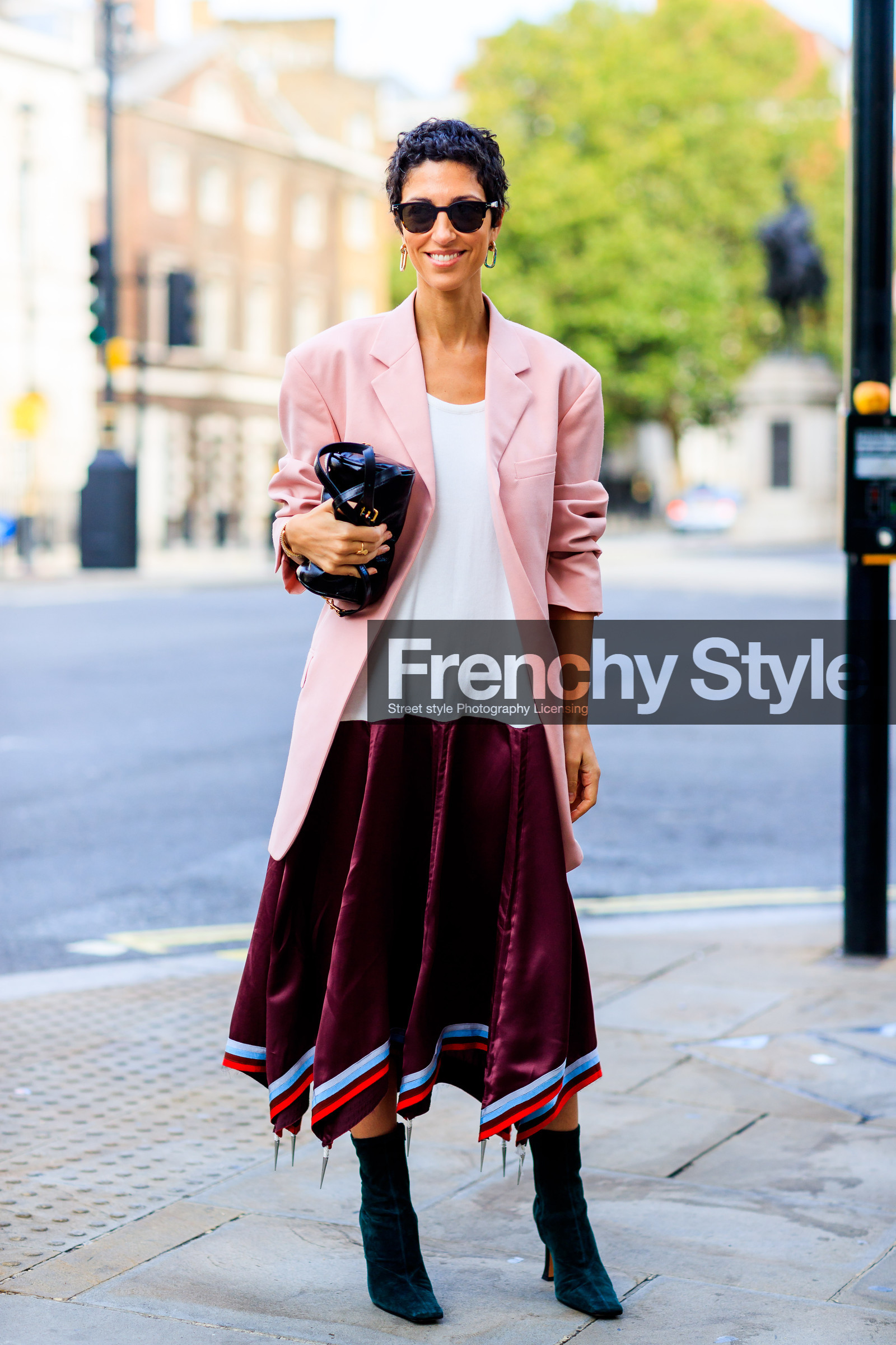 black bag, black shoes, blazer, bordeaux, burgundy, graphic dress, green boots, high heels, leather bag, leather shoes, pink jacket, printed dress, short hair, sunglasses, yasmin sewell, fashion week, frenchystyle, FW, jonathan paciullo, street style, LFW, LONDON, SPRING SUMMER 2019, SS 19, vertical, full length