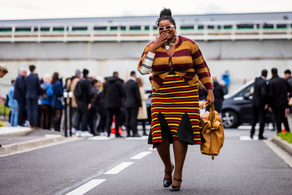 bag, black sandals, burgundy cardigan, cardigan, color, Gabriella Karefa Johnson, leather bag, necklace, oversize bag, red skirt, sandals, skirt, striped cardigan, striped skirt, stripes, sunglasses, yellow bag, yellow cardigan, yellow skirt, PARIS, PFW, fashion week, frenchystyle, FW, jonathan paciullo, street style, SPRING SUMMER 2022, SS 22, horizontal, atmosphere details, full length