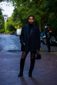 bag, black bag, black blazer, black boots, black monochrome, black turtleneck, blazer, boots, earrings, gold hoops, high boots, monochrome, oversize blazer, turtleneck, street style, jonathan paciullo, FW, frenchystyle, fashion week, PFW, PARIS, SPRING SUMMER 2022, SS 22, vertical, full length