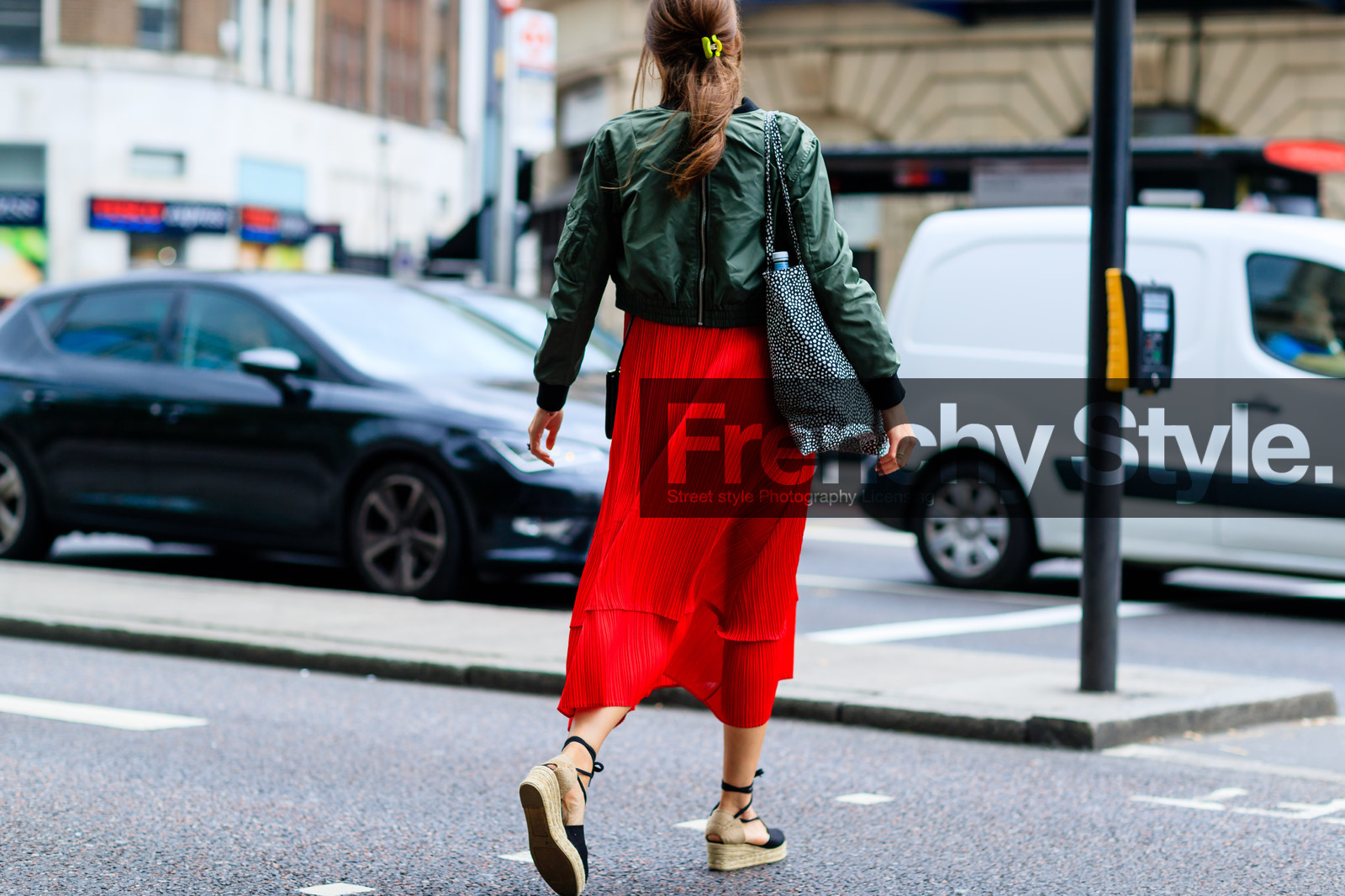 atmosphere details, black bag, bomber jacket, céline, detail, espadrilles, fashion week, frenchystyle, FW, green jacket, horizontal, jonathan paciullo, leather bag, LFW, LONDON, red dress, SPRING SUMMER 2017, SS 17, street style, woman