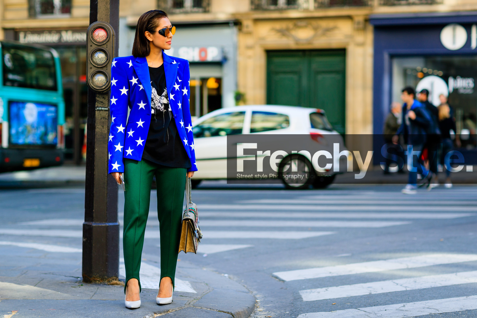 atmosphere details, black t shirt, blazer, blue jacket, fashion week, frenchystyle, full length, FW, green pants, gucci, horizontal, jonathan paciullo, leather bag, leather shoes, liz yu, multicolor bag, PARIS, PFW, printed bag, printed jacket, printed t shirt, sequined bag, SPRING SUMMER 2017, SS 17, stars, stir pants, street style, sunglasses, trousers, white shoes