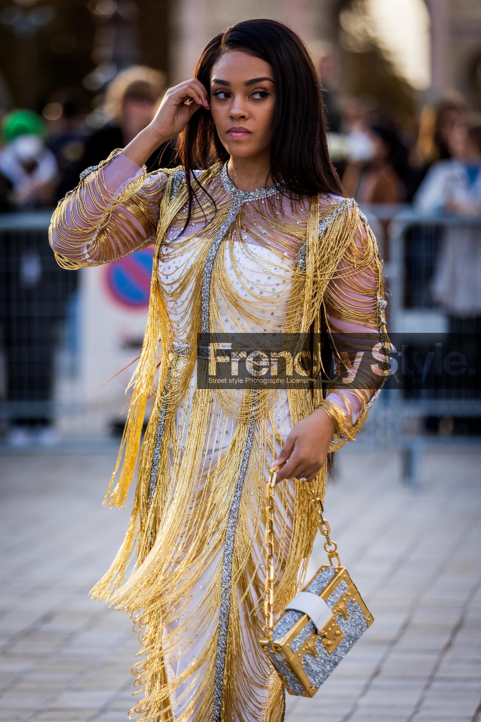 bag, dress, gold bag, gold dress, louis vuitton bag, pearl, silver bag, silver dress, statement bag, statement dress, strass, yellow dress, fashion week, frenchystyle, FW, jonathan paciullo, street style, PFW, PARIS, SPRING SUMMER 2022, SS 22, vertical, atmosphere details