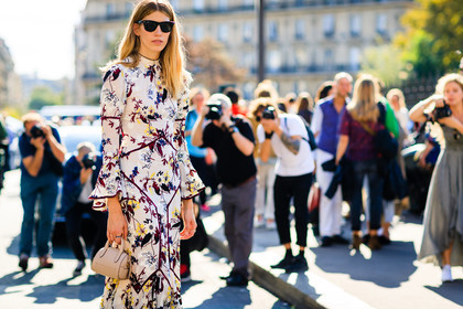 atmosphere details, beige bag, beige dress, detail, fashion week, floral, flower, frenchystyle, FW, horizontal, jonathan paciullo, leather bag, PARIS, PFW, printed dress, SPRING SUMMER 2017, SS 17, street style, sunglasses, veronika heilbrunner
