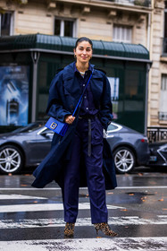 animal print, bag, belt, black belt, blue bag, blue pants, blue shirt, boots, Caroline Issa, crossbody bag, electric blue, leather bag, leather belt, leopard boots, navy pants, navy shirt, navy trenchcoat, pants, printed shoes, shirt, trenchcoat, fashion week, frenchystyle, FW, jonathan paciullo, street style, PFW, PARIS, SPRING SUMMER 2022, SS 22, vertical, full length