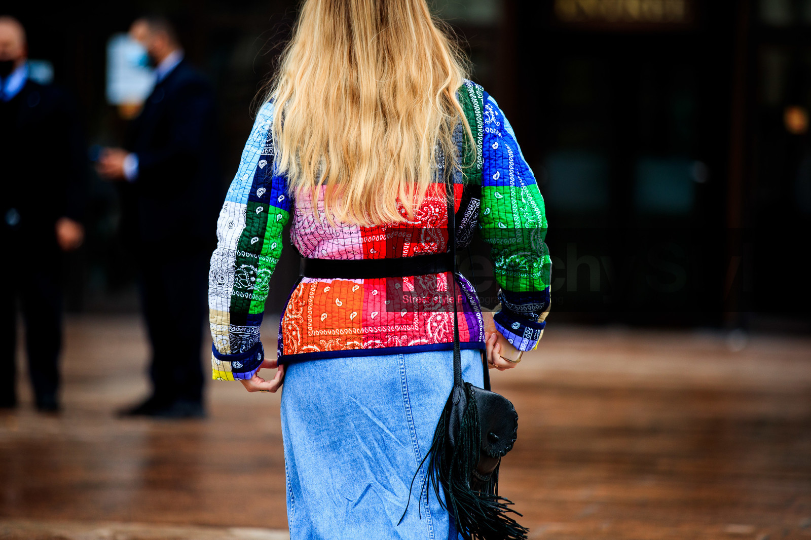 jennifer neyt, bandana printed jacket, multicolor jacket, red jacket, pink jacket, green jacket, blue jacket, belted jacket, back details, close up detail, fringe bag, shoulder bag, black leather bag, down jacket, fashion week, frenchystyle, FW, jonathan paciullo, street style, PFW, PARIS, SPRING SUMMER 2021, SS 21, horizontal, atmosphere details, detail
