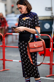 animal print, black skirt, black sweater, chloé, cut out, graphic skirt, graphic sweater, leather bag, madelynn furlong, necklace, printed skirt, printed sweater, red bag, sunglasses, PARIS, PFW, street style, jonathan paciullo, FW, frenchystyle, fashion week, AUTUMN WINTER 2019-2020, AW 19-20, FALL WINTER 2019-2020, FW 19-20, vertical, atmosphere details, detail