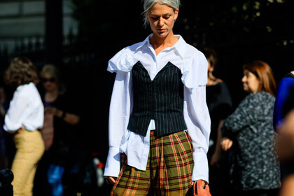 atmosphere details, black top, bustier top, checked pants, detail, dyed hair, fashion week, frenchystyle, FW, graphic pants, green pants, grey hair, horizontal, jonathan paciullo, PARIS, PFW, plaid, printed pants, SPRING SUMMER 2017, SS 17, street style, tartan, trousers, tucked in, white shirt, Zoë Hordies