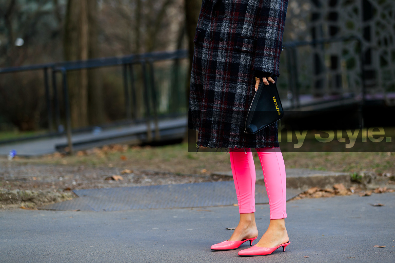 balenciaga, black bag, checked, graphic bag, graphic jacket, grey coat, leather bag, leather shoes, pink pants, pink shoes, plaid, printed jacket, trousers, viktoria rader, MILAN, MFW, fashion week, frenchystyle, FW, jonathan paciullo, street style, AUTUMN WINTER 2019-2020, AW 19-20, FALL WINTER 2019-2020, FW 19-20, atmosphere details, detail, horizontal