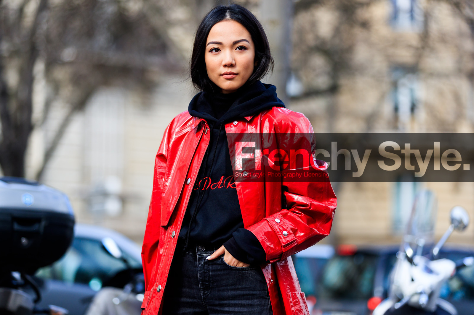 atmosphere details, AUTUMN WINTER 2017-2018, AW 17-18, black denim, black sweater, denim pants, detail, FALL WINTER 2017-2018, fashion week, frenchystyle, FW, FW 17-18, hoodie, horizontal, jeans, jonathan paciullo, leather coat, PARIS, PFW, red coat, street style, trousers, vinyl, yoyo cao