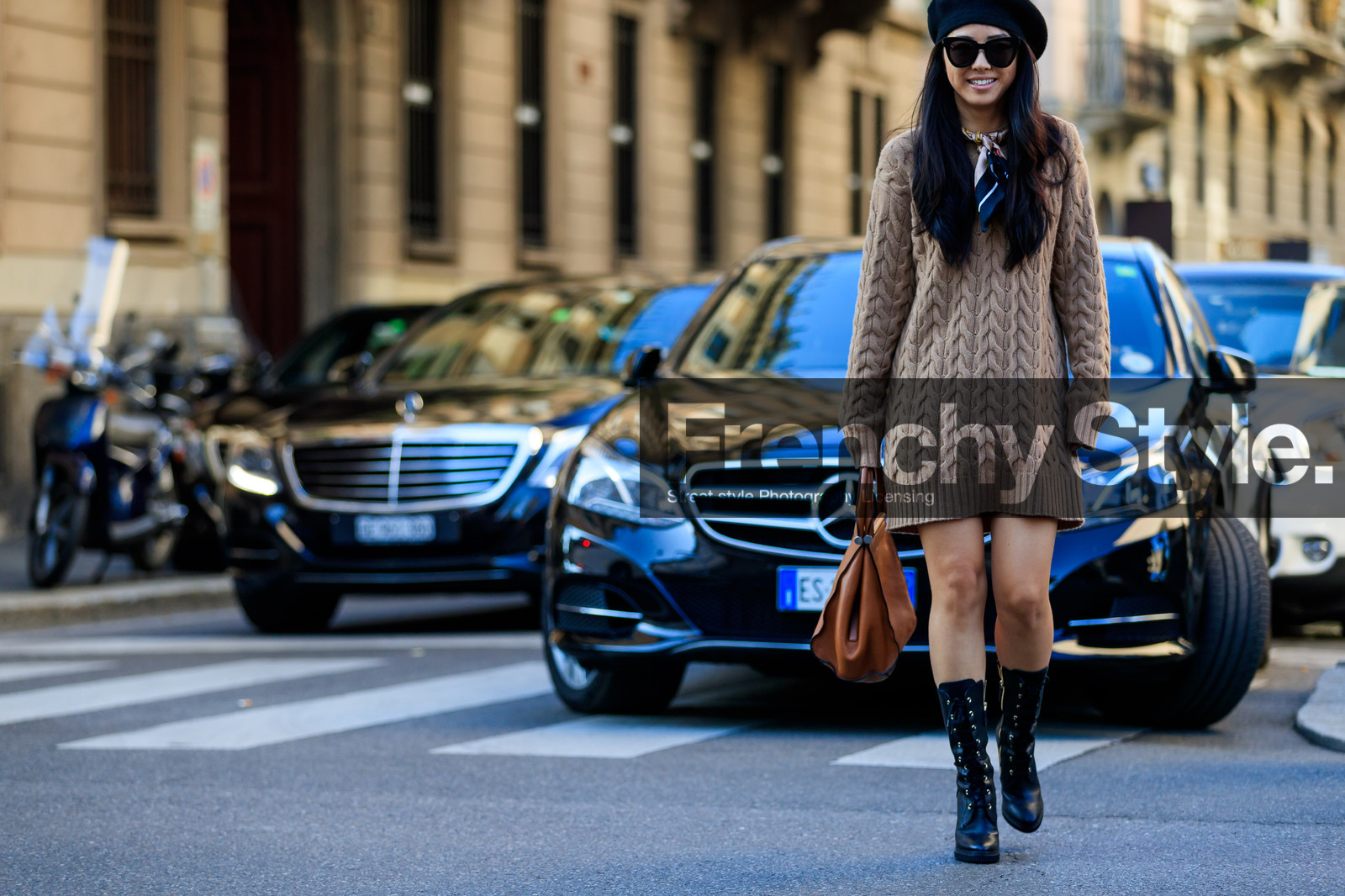 atmosphere details, beige dress, beige scarf, beret, black hat, black shoes, brown bag, detail, fashion week, frenchystyle, FW, high heels, horizontal, jonathan paciullo, leather bag, leather shoes, MFW, MILAN, SPRING SUMMER 2018, SS 18, street style, sunglasses, sweater dress, yuwei zhangzou, yuyu zhangzou