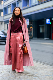 bordeaux, burgundy, elizabeth von der goltz, leather shoes, over the shoulder, pink coat, pink pants, red sweater, trousers, street style, jonathan paciullo, FW, frenchystyle, fashion week, MFW, MILAN, AUTUMN WINTER 2019-2020, AW 19-20, FALL WINTER 2019-2020, FW 19-20, vertical, full length