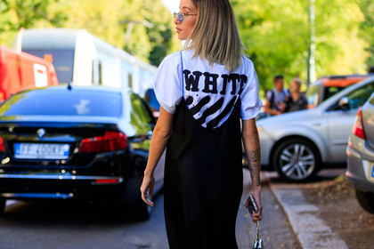 atmosphere details, black dress, detail, fashion week, frenchystyle, FW, horizontal, jonathan paciullo, MFW, MILAN, off white, printed t shirt, SPRING SUMMER 2018, SS 18, street style, sunglasses, white t shirt
